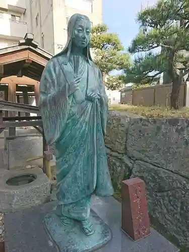 柴田神社の像