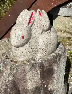 三尾神社の{uncategorized: "未分類", other: "その他", undefined: "問題あり", building: "その他建物", grave: "お墓", sacred_gate: "鳥居", guardian: "狛犬", statue: "像", buddha: "仏像", history: "歴史", nature: "自然", garden: "庭園", animal: "動物", pagoda: "塔", temizu: "手水舎", mountain_gate: "山門・神門", sanctuary: "本殿・本堂", subordinate: "末社・摂社", art: "芸術", scenery: "景色", jizo: "地蔵", ema: "絵馬", goshuin: "御朱印", omikuji: "おみくじ", items: "授与品その他", amulet: "お守り", goshuincho: "御朱印帳", eats: "食事", festival: "お祭り", votive_dance: "神楽", shichigosan: "七五三参", wedding: "結婚式", experience: "体験その他", initially: "初詣", around: "周辺", anti_infection: "感染症対策"}