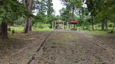 共成神社の庭園