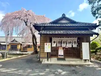 熊野神社の{uncategorized: "未分類", other: "その他", undefined: "問題あり", building: "その他建物", grave: "お墓", sacred_gate: "鳥居", guardian: "狛犬", statue: "像", buddha: "仏像", history: "歴史", nature: "自然", garden: "庭園", animal: "動物", pagoda: "塔", temizu: "手水舎", mountain_gate: "山門・神門", sanctuary: "本殿・本堂", subordinate: "末社・摂社", art: "芸術", scenery: "景色", jizo: "地蔵", ema: "絵馬", goshuin: "御朱印", omikuji: "おみくじ", items: "授与品その他", amulet: "お守り", goshuincho: "御朱印帳", eats: "食事", festival: "お祭り", votive_dance: "神楽", shichigosan: "七五三参", wedding: "結婚式", experience: "体験その他", initially: "初詣", around: "周辺", anti_infection: "感染症対策"}