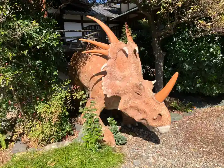 證願寺の{uncategorized: "未分類", other: "その他", undefined: "問題あり", building: "その他建物", grave: "お墓", sacred_gate: "鳥居", guardian: "狛犬", statue: "像", buddha: "仏像", history: "歴史", nature: "自然", garden: "庭園", animal: "動物", pagoda: "塔", temizu: "手水舎", mountain_gate: "山門・神門", sanctuary: "本殿・本堂", subordinate: "末社・摂社", art: "芸術", scenery: "景色", jizo: "地蔵", ema: "絵馬", goshuin: "御朱印", omikuji: "おみくじ", items: "授与品その他", amulet: "お守り", goshuincho: "御朱印帳", eats: "食事", festival: "お祭り", votive_dance: "神楽", shichigosan: "七五三参", wedding: "結婚式", experience: "体験その他", initially: "初詣", around: "周辺", anti_infection: "感染症対策"}