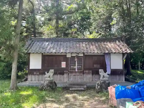 平田春日神社の{uncategorized: "未分類", other: "その他", undefined: "問題あり", building: "その他建物", grave: "お墓", sacred_gate: "鳥居", guardian: "狛犬", statue: "像", buddha: "仏像", history: "歴史", nature: "自然", garden: "庭園", animal: "動物", pagoda: "塔", temizu: "手水舎", mountain_gate: "山門・神門", sanctuary: "本殿・本堂", subordinate: "末社・摂社", art: "芸術", scenery: "景色", jizo: "地蔵", ema: "絵馬", goshuin: "御朱印", omikuji: "おみくじ", items: "授与品その他", amulet: "お守り", goshuincho: "御朱印帳", eats: "食事", festival: "お祭り", votive_dance: "神楽", shichigosan: "七五三参", wedding: "結婚式", experience: "体験その他", initially: "初詣", around: "周辺", anti_infection: "感染症対策"}