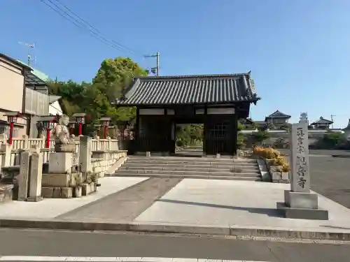 観音寺の{uncategorized: "未分類", other: "その他", undefined: "問題あり", building: "その他建物", grave: "お墓", sacred_gate: "鳥居", guardian: "狛犬", statue: "像", buddha: "仏像", history: "歴史", nature: "自然", garden: "庭園", animal: "動物", pagoda: "塔", temizu: "手水舎", mountain_gate: "山門・神門", sanctuary: "本殿・本堂", subordinate: "末社・摂社", art: "芸術", scenery: "景色", jizo: "地蔵", ema: "絵馬", goshuin: "御朱印", omikuji: "おみくじ", items: "授与品その他", amulet: "お守り", goshuincho: "御朱印帳", eats: "食事", festival: "お祭り", votive_dance: "神楽", shichigosan: "七五三参", wedding: "結婚式", experience: "体験その他", initially: "初詣", around: "周辺", anti_infection: "感染症対策"}