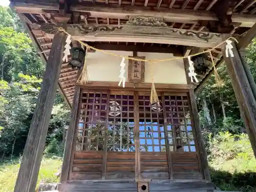 茗荷神社の{uncategorized: "未分類", other: "その他", undefined: "問題あり", building: "その他建物", grave: "お墓", sacred_gate: "鳥居", guardian: "狛犬", statue: "像", buddha: "仏像", history: "歴史", nature: "自然", garden: "庭園", animal: "動物", pagoda: "塔", temizu: "手水舎", mountain_gate: "山門・神門", sanctuary: "本殿・本堂", subordinate: "末社・摂社", art: "芸術", scenery: "景色", jizo: "地蔵", ema: "絵馬", goshuin: "御朱印", omikuji: "おみくじ", items: "授与品その他", amulet: "お守り", goshuincho: "御朱印帳", eats: "食事", festival: "お祭り", votive_dance: "神楽", shichigosan: "七五三参", wedding: "結婚式", experience: "体験その他", initially: "初詣", around: "周辺", anti_infection: "感染症対策"}
