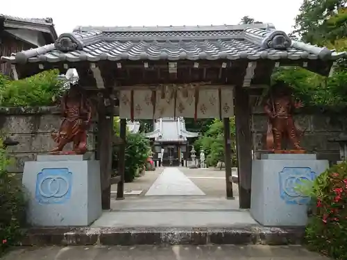 神王寺の山門