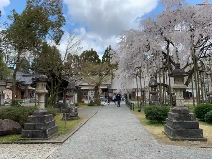 足羽神社の庭園