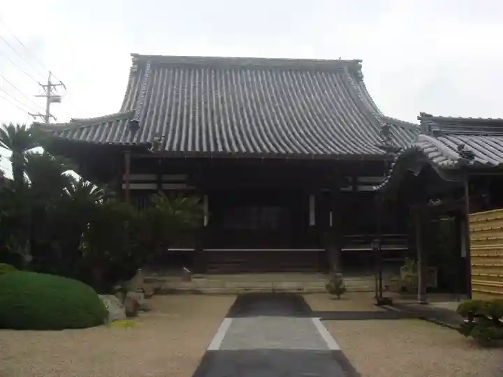 玉保院の本殿・本堂