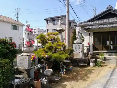 応称院の地蔵