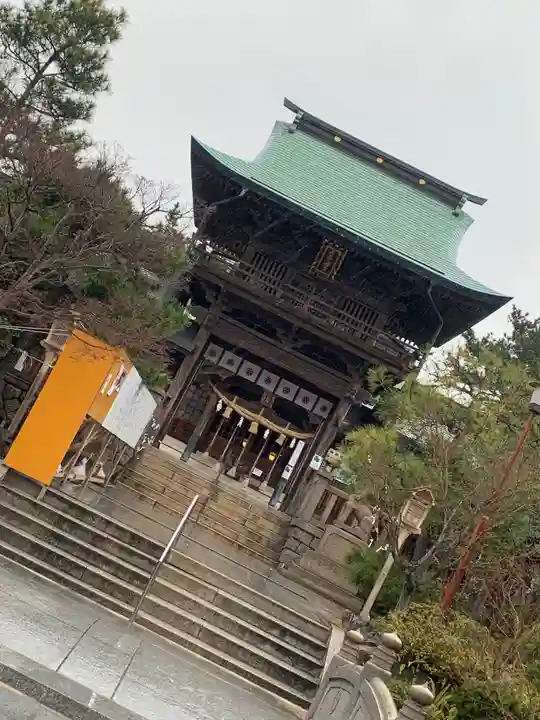 彦島八幡宮の山門・神門