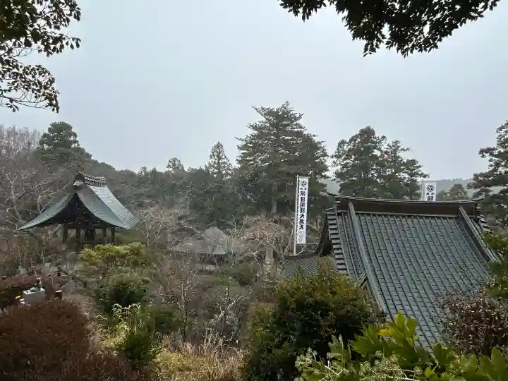 真野寺の{uncategorized: "未分類", other: "その他", undefined: "問題あり", building: "その他建物", grave: "お墓", sacred_gate: "鳥居", guardian: "狛犬", statue: "像", buddha: "仏像", history: "歴史", nature: "自然", garden: "庭園", animal: "動物", pagoda: "塔", temizu: "手水舎", mountain_gate: "山門・神門", sanctuary: "本殿・本堂", subordinate: "末社・摂社", art: "芸術", scenery: "景色", jizo: "地蔵", ema: "絵馬", goshuin: "御朱印", omikuji: "おみくじ", items: "授与品その他", amulet: "お守り", goshuincho: "御朱印帳", eats: "食事", festival: "お祭り", votive_dance: "神楽", shichigosan: "七五三参", wedding: "結婚式", experience: "体験その他", initially: "初詣", around: "周辺", anti_infection: "感染症対策"}
