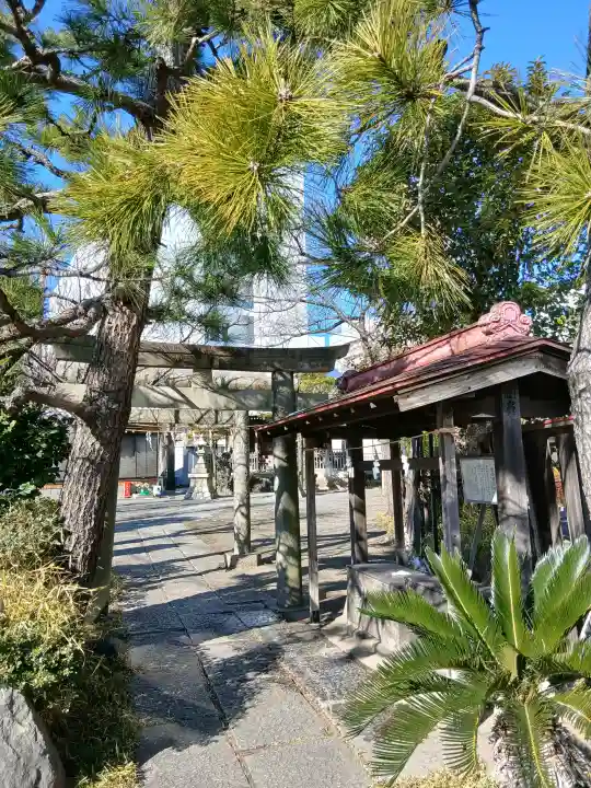 豊栄稲荷神社の{uncategorized: "未分類", other: "その他", undefined: "問題あり", building: "その他建物", grave: "お墓", sacred_gate: "鳥居", guardian: "狛犬", statue: "像", buddha: "仏像", history: "歴史", nature: "自然", garden: "庭園", animal: "動物", pagoda: "塔", temizu: "手水舎", mountain_gate: "山門・神門", sanctuary: "本殿・本堂", subordinate: "末社・摂社", art: "芸術", scenery: "景色", jizo: "地蔵", ema: "絵馬", goshuin: "御朱印", omikuji: "おみくじ", items: "授与品その他", amulet: "お守り", goshuincho: "御朱印帳", eats: "食事", festival: "お祭り", votive_dance: "神楽", shichigosan: "七五三参", wedding: "結婚式", experience: "体験その他", initially: "初詣", around: "周辺", anti_infection: "感染症対策"}