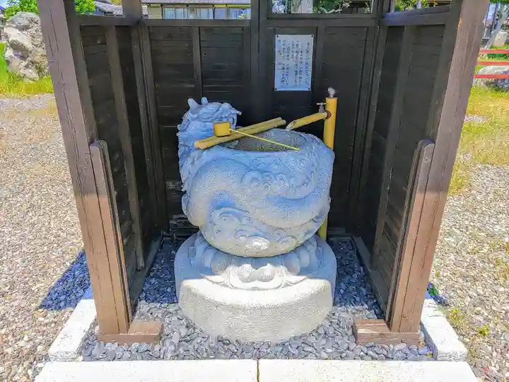 國建神社の手水舎