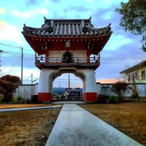 三光寺の山門