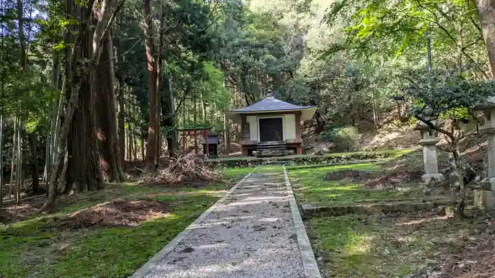 安楽寺釈迦堂の{uncategorized: "未分類", other: "その他", undefined: "問題あり", building: "その他建物", grave: "お墓", sacred_gate: "鳥居", guardian: "狛犬", statue: "像", buddha: "仏像", history: "歴史", nature: "自然", garden: "庭園", animal: "動物", pagoda: "塔", temizu: "手水舎", mountain_gate: "山門・神門", sanctuary: "本殿・本堂", subordinate: "末社・摂社", art: "芸術", scenery: "景色", jizo: "地蔵", ema: "絵馬", goshuin: "御朱印", omikuji: "おみくじ", items: "授与品その他", amulet: "お守り", goshuincho: "御朱印帳", eats: "食事", festival: "お祭り", votive_dance: "神楽", shichigosan: "七五三参", wedding: "結婚式", experience: "体験その他", initially: "初詣", around: "周辺", anti_infection: "感染症対策"}