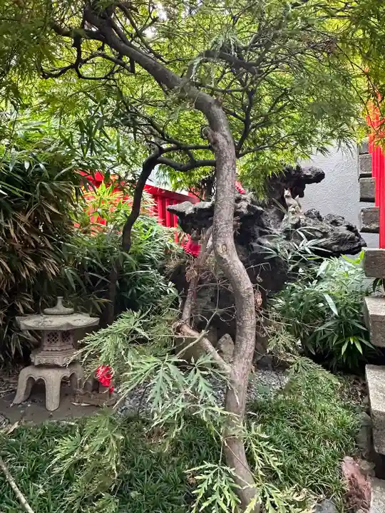 講武稲荷神社の庭園