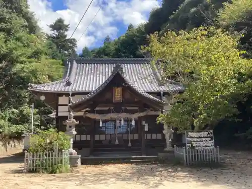 三島神社の本殿