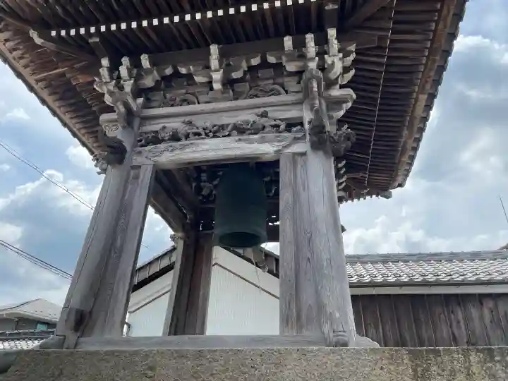 即往寺の{uncategorized: "未分類", other: "その他", undefined: "問題あり", building: "その他建物", grave: "お墓", sacred_gate: "鳥居", guardian: "狛犬", statue: "像", buddha: "仏像", history: "歴史", nature: "自然", garden: "庭園", animal: "動物", pagoda: "塔", temizu: "手水舎", mountain_gate: "山門・神門", sanctuary: "本殿・本堂", subordinate: "末社・摂社", art: "芸術", scenery: "景色", jizo: "地蔵", ema: "絵馬", goshuin: "御朱印", omikuji: "おみくじ", items: "授与品その他", amulet: "お守り", goshuincho: "御朱印帳", eats: "食事", festival: "お祭り", votive_dance: "神楽", shichigosan: "七五三参", wedding: "結婚式", experience: "体験その他", initially: "初詣", around: "周辺", anti_infection: "感染症対策"}