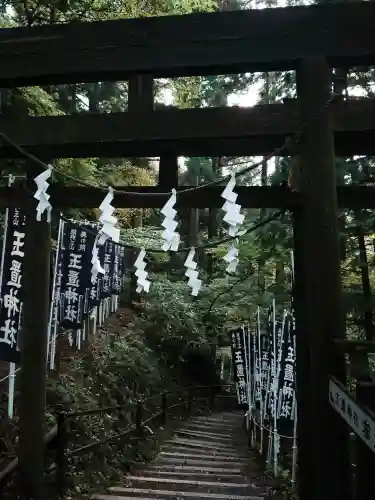 玉置神社の{uncategorized: "未分類", other: "その他", undefined: "問題あり", building: "その他建物", grave: "お墓", sacred_gate: "鳥居", guardian: "狛犬", statue: "像", buddha: "仏像", history: "歴史", nature: "自然", garden: "庭園", animal: "動物", pagoda: "塔", temizu: "手水舎", mountain_gate: "山門・神門", sanctuary: "本殿・本堂", subordinate: "末社・摂社", art: "芸術", scenery: "景色", jizo: "地蔵", ema: "絵馬", goshuin: "御朱印", omikuji: "おみくじ", items: "授与品その他", amulet: "お守り", goshuincho: "御朱印帳", eats: "食事", festival: "お祭り", votive_dance: "神楽", shichigosan: "七五三参", wedding: "結婚式", experience: "体験その他", initially: "初詣", around: "周辺", anti_infection: "感染症対策"}