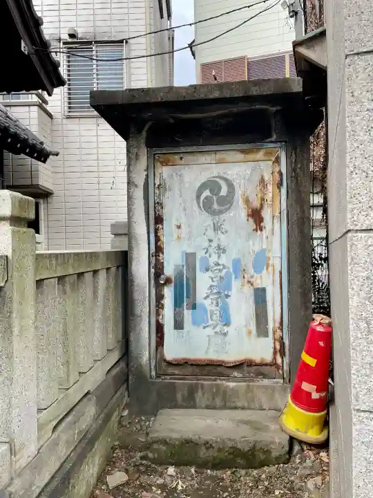 亀戸水神社の{uncategorized: "未分類", other: "その他", undefined: "問題あり", building: "その他建物", grave: "お墓", sacred_gate: "鳥居", guardian: "狛犬", statue: "像", buddha: "仏像", history: "歴史", nature: "自然", garden: "庭園", animal: "動物", pagoda: "塔", temizu: "手水舎", mountain_gate: "山門・神門", sanctuary: "本殿・本堂", subordinate: "末社・摂社", art: "芸術", scenery: "景色", jizo: "地蔵", ema: "絵馬", goshuin: "御朱印", omikuji: "おみくじ", items: "授与品その他", amulet: "お守り", goshuincho: "御朱印帳", eats: "食事", festival: "お祭り", votive_dance: "神楽", shichigosan: "七五三参", wedding: "結婚式", experience: "体験その他", initially: "初詣", around: "周辺", anti_infection: "感染症対策"}