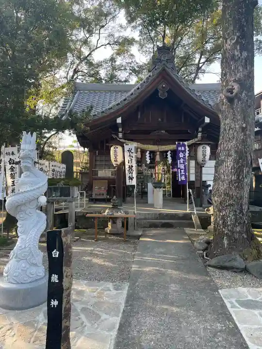 白金龍王社の本殿・本堂