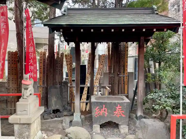 隼人稲荷神社の{uncategorized: "未分類", other: "その他", undefined: "問題あり", building: "その他建物", grave: "お墓", sacred_gate: "鳥居", guardian: "狛犬", statue: "像", buddha: "仏像", history: "歴史", nature: "自然", garden: "庭園", animal: "動物", pagoda: "塔", temizu: "手水舎", mountain_gate: "山門・神門", sanctuary: "本殿・本堂", subordinate: "末社・摂社", art: "芸術", scenery: "景色", jizo: "地蔵", ema: "絵馬", goshuin: "御朱印", omikuji: "おみくじ", items: "授与品その他", amulet: "お守り", goshuincho: "御朱印帳", eats: "食事", festival: "お祭り", votive_dance: "神楽", shichigosan: "七五三参", wedding: "結婚式", experience: "体験その他", initially: "初詣", around: "周辺", anti_infection: "感染症対策"}