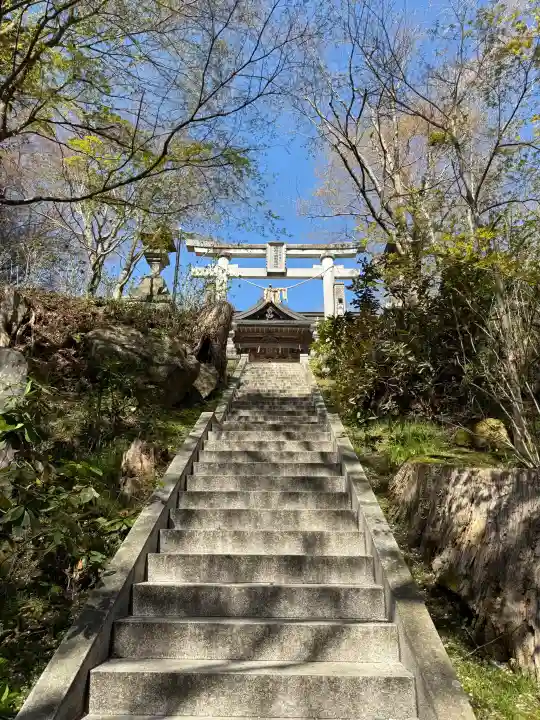 石都々古和気神社の{uncategorized: "未分類", other: "その他", undefined: "問題あり", building: "その他建物", grave: "お墓", sacred_gate: "鳥居", guardian: "狛犬", statue: "像", buddha: "仏像", history: "歴史", nature: "自然", garden: "庭園", animal: "動物", pagoda: "塔", temizu: "手水舎", mountain_gate: "山門・神門", sanctuary: "本殿・本堂", subordinate: "末社・摂社", art: "芸術", scenery: "景色", jizo: "地蔵", ema: "絵馬", goshuin: "御朱印", omikuji: "おみくじ", items: "授与品その他", amulet: "お守り", goshuincho: "御朱印帳", eats: "食事", festival: "お祭り", votive_dance: "神楽", shichigosan: "七五三参", wedding: "結婚式", experience: "体験その他", initially: "初詣", around: "周辺", anti_infection: "感染症対策"}