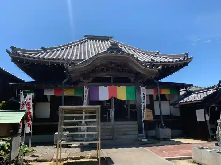 光明寺(とら薬師)の本殿・本堂