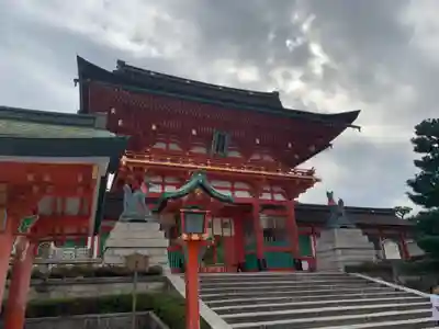 伏見稲荷大社の山門・神門