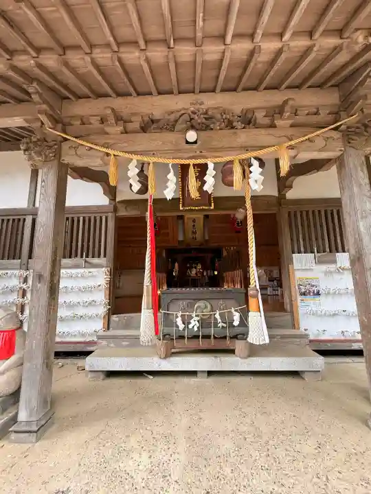 日吉神社の{uncategorized: "未分類", other: "その他", undefined: "問題あり", building: "その他建物", grave: "お墓", sacred_gate: "鳥居", guardian: "狛犬", statue: "像", buddha: "仏像", history: "歴史", nature: "自然", garden: "庭園", animal: "動物", pagoda: "塔", temizu: "手水舎", mountain_gate: "山門・神門", sanctuary: "本殿・本堂", subordinate: "末社・摂社", art: "芸術", scenery: "景色", jizo: "地蔵", ema: "絵馬", goshuin: "御朱印", omikuji: "おみくじ", items: "授与品その他", amulet: "お守り", goshuincho: "御朱印帳", eats: "食事", festival: "お祭り", votive_dance: "神楽", shichigosan: "七五三参", wedding: "結婚式", experience: "体験その他", initially: "初詣", around: "周辺", anti_infection: "感染症対策"}
