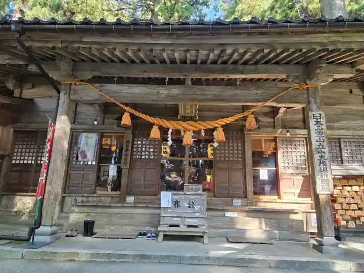 雄山神社中宮祈願殿の{uncategorized: "未分類", other: "その他", undefined: "問題あり", building: "その他建物", grave: "お墓", sacred_gate: "鳥居", guardian: "狛犬", statue: "像", buddha: "仏像", history: "歴史", nature: "自然", garden: "庭園", animal: "動物", pagoda: "塔", temizu: "手水舎", mountain_gate: "山門・神門", sanctuary: "本殿・本堂", subordinate: "末社・摂社", art: "芸術", scenery: "景色", jizo: "地蔵", ema: "絵馬", goshuin: "御朱印", omikuji: "おみくじ", items: "授与品その他", amulet: "お守り", goshuincho: "御朱印帳", eats: "食事", festival: "お祭り", votive_dance: "神楽", shichigosan: "七五三参", wedding: "結婚式", experience: "体験その他", initially: "初詣", around: "周辺", anti_infection: "感染症対策"}