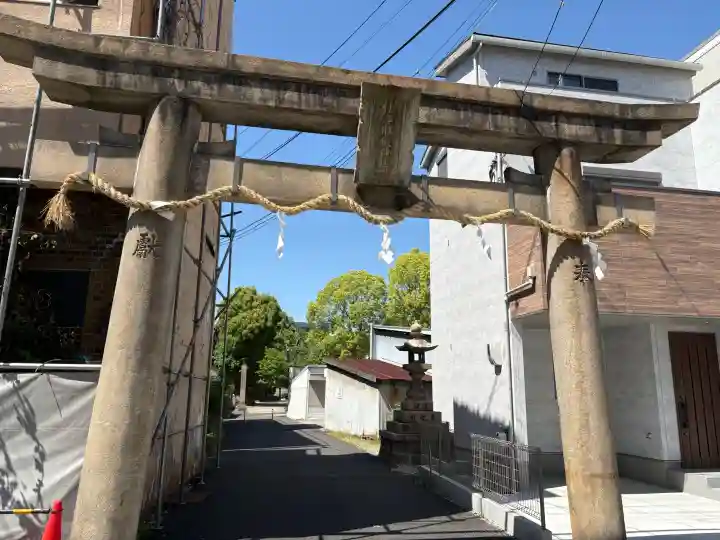 伊邪那岐神社の{uncategorized: "未分類", other: "その他", undefined: "問題あり", building: "その他建物", grave: "お墓", sacred_gate: "鳥居", guardian: "狛犬", statue: "像", buddha: "仏像", history: "歴史", nature: "自然", garden: "庭園", animal: "動物", pagoda: "塔", temizu: "手水舎", mountain_gate: "山門・神門", sanctuary: "本殿・本堂", subordinate: "末社・摂社", art: "芸術", scenery: "景色", jizo: "地蔵", ema: "絵馬", goshuin: "御朱印", omikuji: "おみくじ", items: "授与品その他", amulet: "お守り", goshuincho: "御朱印帳", eats: "食事", festival: "お祭り", votive_dance: "神楽", shichigosan: "七五三参", wedding: "結婚式", experience: "体験その他", initially: "初詣", around: "周辺", anti_infection: "感染症対策"}