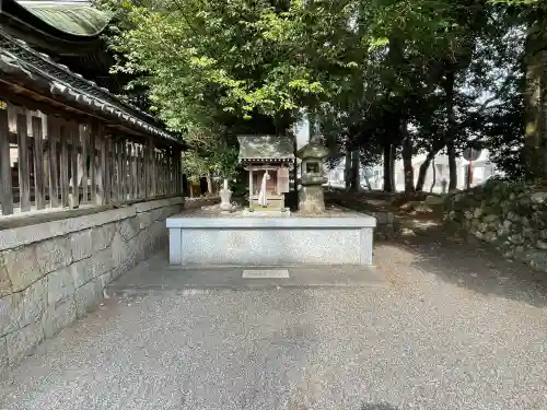 八幡神社(水口町新城)の{uncategorized: "未分類", other: "その他", undefined: "問題あり", building: "その他建物", grave: "お墓", sacred_gate: "鳥居", guardian: "狛犬", statue: "像", buddha: "仏像", history: "歴史", nature: "自然", garden: "庭園", animal: "動物", pagoda: "塔", temizu: "手水舎", mountain_gate: "山門・神門", sanctuary: "本殿・本堂", subordinate: "末社・摂社", art: "芸術", scenery: "景色", jizo: "地蔵", ema: "絵馬", goshuin: "御朱印", omikuji: "おみくじ", items: "授与品その他", amulet: "お守り", goshuincho: "御朱印帳", eats: "食事", festival: "お祭り", votive_dance: "神楽", shichigosan: "七五三参", wedding: "結婚式", experience: "体験その他", initially: "初詣", around: "周辺", anti_infection: "感染症対策"}