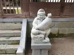 猿投神社の像