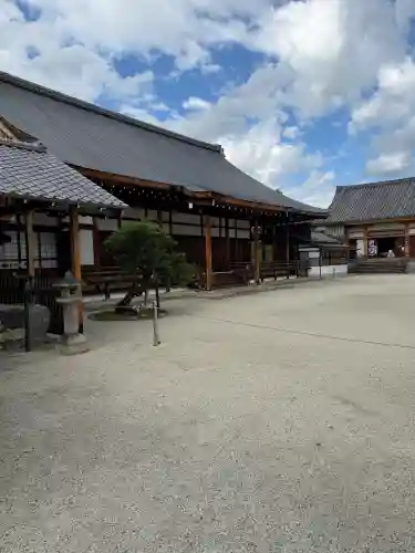 聖護院門跡の{uncategorized: "未分類", other: "その他", undefined: "問題あり", building: "その他建物", grave: "お墓", sacred_gate: "鳥居", guardian: "狛犬", statue: "像", buddha: "仏像", history: "歴史", nature: "自然", garden: "庭園", animal: "動物", pagoda: "塔", temizu: "手水舎", mountain_gate: "山門・神門", sanctuary: "本殿・本堂", subordinate: "末社・摂社", art: "芸術", scenery: "景色", jizo: "地蔵", ema: "絵馬", goshuin: "御朱印", omikuji: "おみくじ", items: "授与品その他", amulet: "お守り", goshuincho: "御朱印帳", eats: "食事", festival: "お祭り", votive_dance: "神楽", shichigosan: "七五三参", wedding: "結婚式", experience: "体験その他", initially: "初詣", around: "周辺", anti_infection: "感染症対策"}