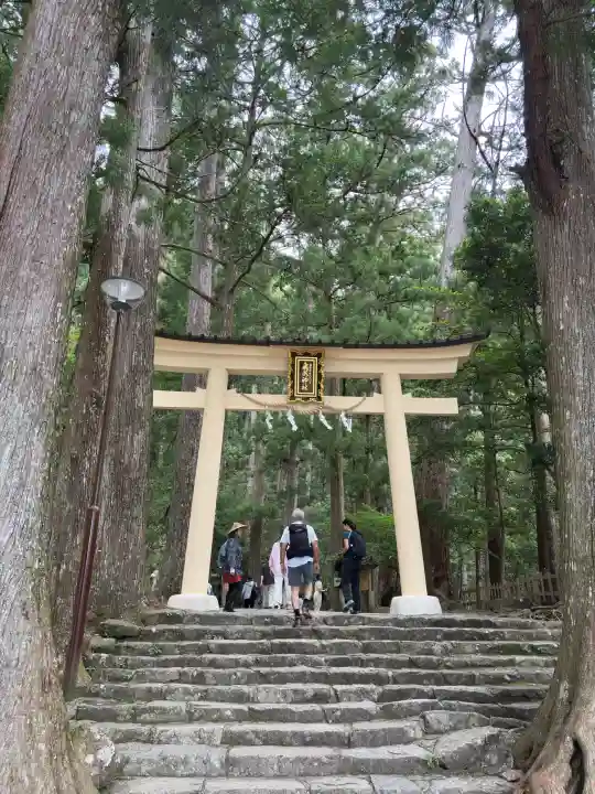 飛瀧神社(熊野那智大社別宮)の{uncategorized: "未分類", other: "その他", undefined: "問題あり", building: "その他建物", grave: "お墓", sacred_gate: "鳥居", guardian: "狛犬", statue: "像", buddha: "仏像", history: "歴史", nature: "自然", garden: "庭園", animal: "動物", pagoda: "塔", temizu: "手水舎", mountain_gate: "山門・神門", sanctuary: "本殿・本堂", subordinate: "末社・摂社", art: "芸術", scenery: "景色", jizo: "地蔵", ema: "絵馬", goshuin: "御朱印", omikuji: "おみくじ", items: "授与品その他", amulet: "お守り", goshuincho: "御朱印帳", eats: "食事", festival: "お祭り", votive_dance: "神楽", shichigosan: "七五三参", wedding: "結婚式", experience: "体験その他", initially: "初詣", around: "周辺", anti_infection: "感染症対策"}