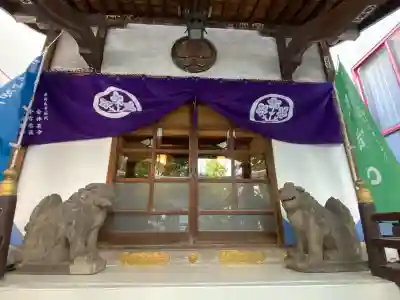 諏訪神社の{uncategorized: "未分類", other: "その他", undefined: "問題あり", building: "その他建物", grave: "お墓", sacred_gate: "鳥居", guardian: "狛犬", statue: "像", buddha: "仏像", history: "歴史", nature: "自然", garden: "庭園", animal: "動物", pagoda: "塔", temizu: "手水舎", mountain_gate: "山門・神門", sanctuary: "本殿・本堂", subordinate: "末社・摂社", art: "芸術", scenery: "景色", jizo: "地蔵", ema: "絵馬", goshuin: "御朱印", omikuji: "おみくじ", items: "授与品その他", amulet: "お守り", goshuincho: "御朱印帳", eats: "食事", festival: "お祭り", votive_dance: "神楽", shichigosan: "七五三参", wedding: "結婚式", experience: "体験その他", initially: "初詣", around: "周辺", anti_infection: "感染症対策"}