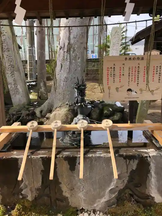 取手八坂神社の手水舎