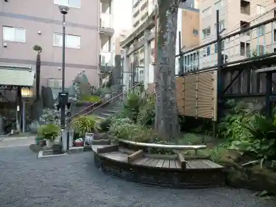 柳森神社の{uncategorized: "未分類", other: "その他", undefined: "問題あり", building: "その他建物", grave: "お墓", sacred_gate: "鳥居", guardian: "狛犬", statue: "像", buddha: "仏像", history: "歴史", nature: "自然", garden: "庭園", animal: "動物", pagoda: "塔", temizu: "手水舎", mountain_gate: "山門・神門", sanctuary: "本殿・本堂", subordinate: "末社・摂社", art: "芸術", scenery: "景色", jizo: "地蔵", ema: "絵馬", goshuin: "御朱印", omikuji: "おみくじ", items: "授与品その他", amulet: "お守り", goshuincho: "御朱印帳", eats: "食事", festival: "お祭り", votive_dance: "神楽", shichigosan: "七五三参", wedding: "結婚式", experience: "体験その他", initially: "初詣", around: "周辺", anti_infection: "感染症対策"}