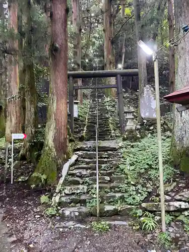 軍刀利神社元社(山梨県)