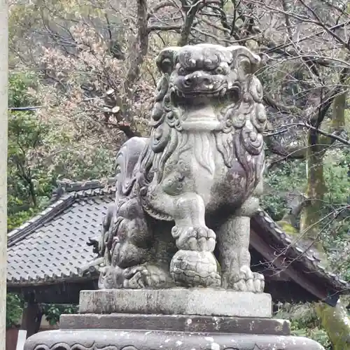 成岩神社の狛犬