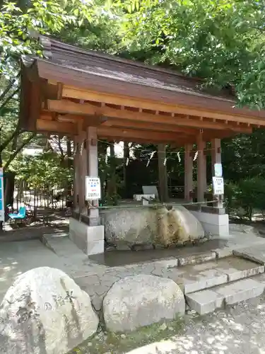 穂高神社本宮の手水舎