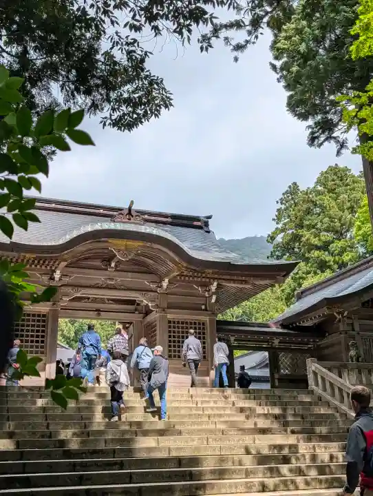 彌彦神社の{uncategorized: "未分類", other: "その他", undefined: "問題あり", building: "その他建物", grave: "お墓", sacred_gate: "鳥居", guardian: "狛犬", statue: "像", buddha: "仏像", history: "歴史", nature: "自然", garden: "庭園", animal: "動物", pagoda: "塔", temizu: "手水舎", mountain_gate: "山門・神門", sanctuary: "本殿・本堂", subordinate: "末社・摂社", art: "芸術", scenery: "景色", jizo: "地蔵", ema: "絵馬", goshuin: "御朱印", omikuji: "おみくじ", items: "授与品その他", amulet: "お守り", goshuincho: "御朱印帳", eats: "食事", festival: "お祭り", votive_dance: "神楽", shichigosan: "七五三参", wedding: "結婚式", experience: "体験その他", initially: "初詣", around: "周辺", anti_infection: "感染症対策"}
