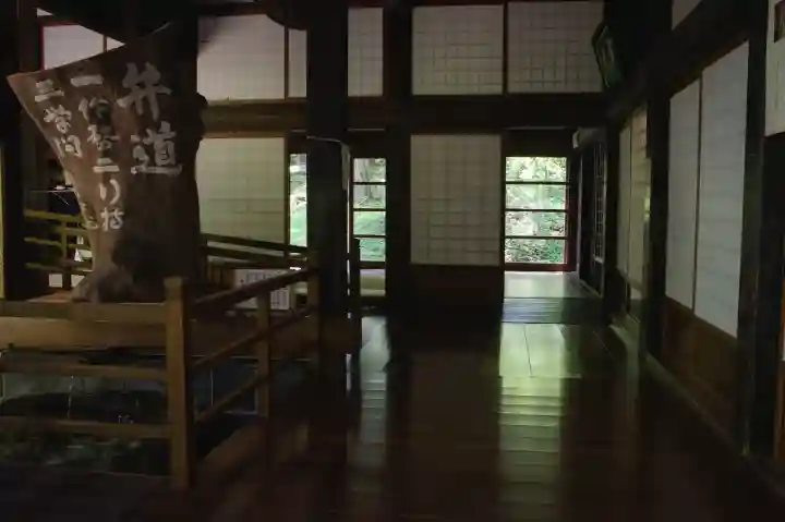 雲洞庵の{uncategorized: "未分類", other: "その他", undefined: "問題あり", building: "その他建物", grave: "お墓", sacred_gate: "鳥居", guardian: "狛犬", statue: "像", buddha: "仏像", history: "歴史", nature: "自然", garden: "庭園", animal: "動物", pagoda: "塔", temizu: "手水舎", mountain_gate: "山門・神門", sanctuary: "本殿・本堂", subordinate: "末社・摂社", art: "芸術", scenery: "景色", jizo: "地蔵", ema: "絵馬", goshuin: "御朱印", omikuji: "おみくじ", items: "授与品その他", amulet: "お守り", goshuincho: "御朱印帳", eats: "食事", festival: "お祭り", votive_dance: "神楽", shichigosan: "七五三参", wedding: "結婚式", experience: "体験その他", initially: "初詣", around: "周辺", anti_infection: "感染症対策"}