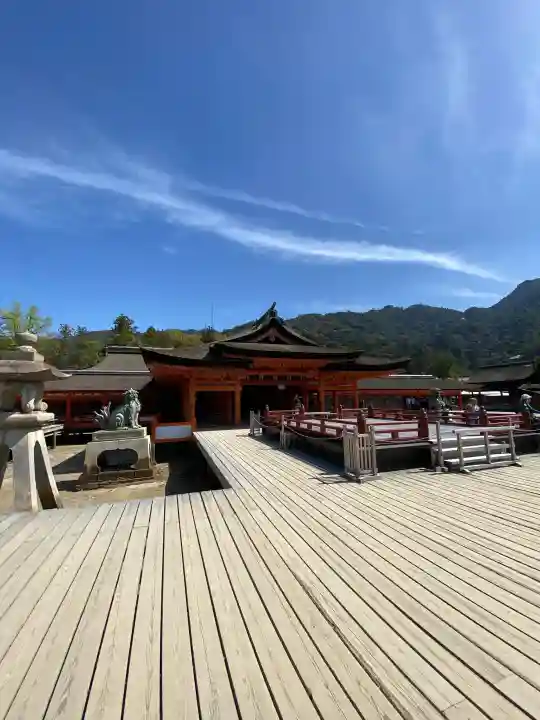 厳島神社の{uncategorized: "未分類", other: "その他", undefined: "問題あり", building: "その他建物", grave: "お墓", sacred_gate: "鳥居", guardian: "狛犬", statue: "像", buddha: "仏像", history: "歴史", nature: "自然", garden: "庭園", animal: "動物", pagoda: "塔", temizu: "手水舎", mountain_gate: "山門・神門", sanctuary: "本殿・本堂", subordinate: "末社・摂社", art: "芸術", scenery: "景色", jizo: "地蔵", ema: "絵馬", goshuin: "御朱印", omikuji: "おみくじ", items: "授与品その他", amulet: "お守り", goshuincho: "御朱印帳", eats: "食事", festival: "お祭り", votive_dance: "神楽", shichigosan: "七五三参", wedding: "結婚式", experience: "体験その他", initially: "初詣", around: "周辺", anti_infection: "感染症対策"}