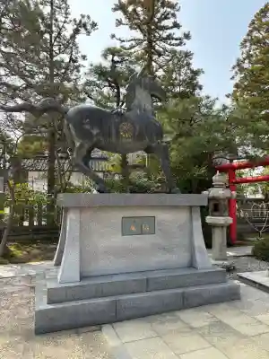 日枝神社の{uncategorized: "未分類", other: "その他", undefined: "問題あり", building: "その他建物", grave: "お墓", sacred_gate: "鳥居", guardian: "狛犬", statue: "像", buddha: "仏像", history: "歴史", nature: "自然", garden: "庭園", animal: "動物", pagoda: "塔", temizu: "手水舎", mountain_gate: "山門・神門", sanctuary: "本殿・本堂", subordinate: "末社・摂社", art: "芸術", scenery: "景色", jizo: "地蔵", ema: "絵馬", goshuin: "御朱印", omikuji: "おみくじ", items: "授与品その他", amulet: "お守り", goshuincho: "御朱印帳", eats: "食事", festival: "お祭り", votive_dance: "神楽", shichigosan: "七五三参", wedding: "結婚式", experience: "体験その他", initially: "初詣", around: "周辺", anti_infection: "感染症対策"}