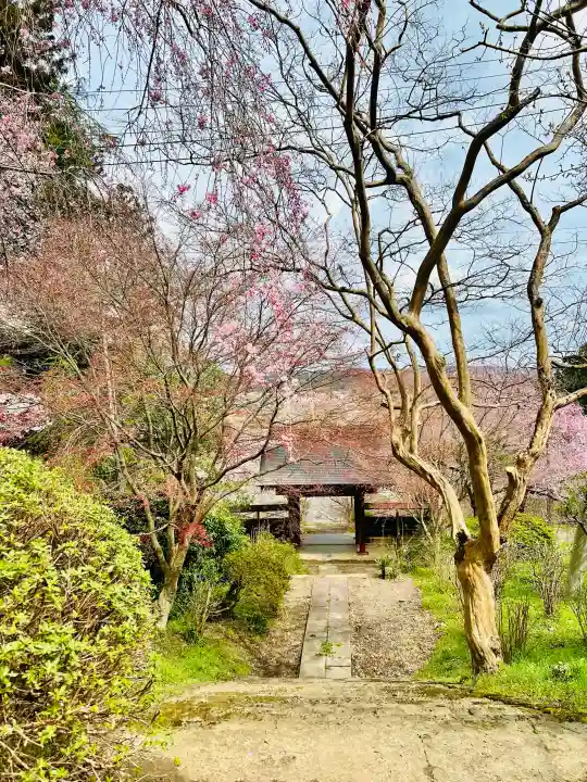 龍谷院の{uncategorized: "未分類", other: "その他", undefined: "問題あり", building: "その他建物", grave: "お墓", sacred_gate: "鳥居", guardian: "狛犬", statue: "像", buddha: "仏像", history: "歴史", nature: "自然", garden: "庭園", animal: "動物", pagoda: "塔", temizu: "手水舎", mountain_gate: "山門・神門", sanctuary: "本殿・本堂", subordinate: "末社・摂社", art: "芸術", scenery: "景色", jizo: "地蔵", ema: "絵馬", goshuin: "御朱印", omikuji: "おみくじ", items: "授与品その他", amulet: "お守り", goshuincho: "御朱印帳", eats: "食事", festival: "お祭り", votive_dance: "神楽", shichigosan: "七五三参", wedding: "結婚式", experience: "体験その他", initially: "初詣", around: "周辺", anti_infection: "感染症対策"}
