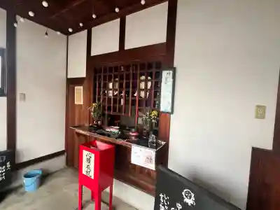 八田北地蔵堂の{uncategorized: "未分類", other: "その他", undefined: "問題あり", building: "その他建物", grave: "お墓", sacred_gate: "鳥居", guardian: "狛犬", statue: "像", buddha: "仏像", history: "歴史", nature: "自然", garden: "庭園", animal: "動物", pagoda: "塔", temizu: "手水舎", mountain_gate: "山門・神門", sanctuary: "本殿・本堂", subordinate: "末社・摂社", art: "芸術", scenery: "景色", jizo: "地蔵", ema: "絵馬", goshuin: "御朱印", omikuji: "おみくじ", items: "授与品その他", amulet: "お守り", goshuincho: "御朱印帳", eats: "食事", festival: "お祭り", votive_dance: "神楽", shichigosan: "七五三参", wedding: "結婚式", experience: "体験その他", initially: "初詣", around: "周辺", anti_infection: "感染症対策"}