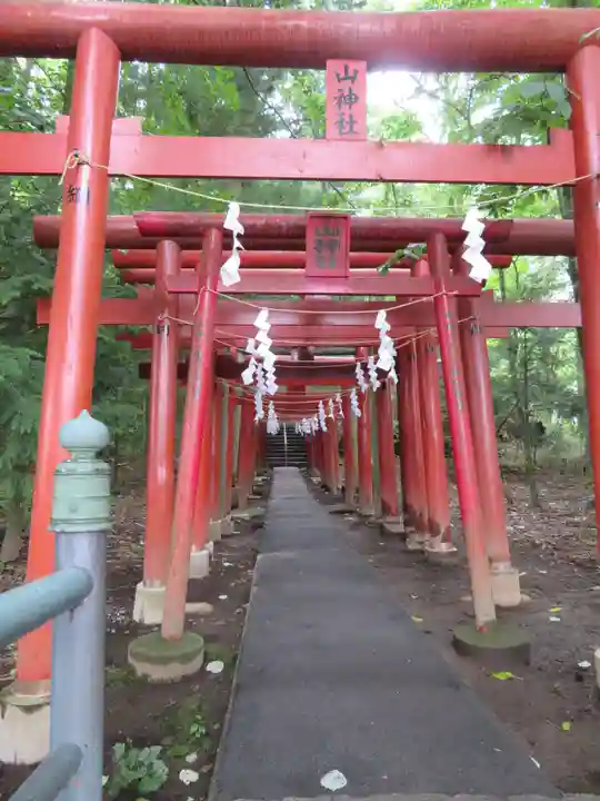 新屋山神社の鳥居