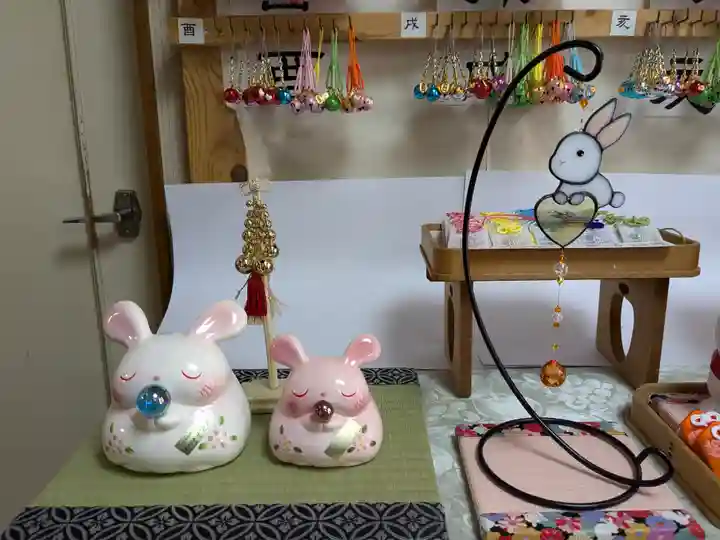 彌彦神社 (伊夜日子神社)の像