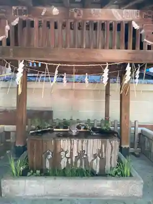 小野照崎神社の手水舎